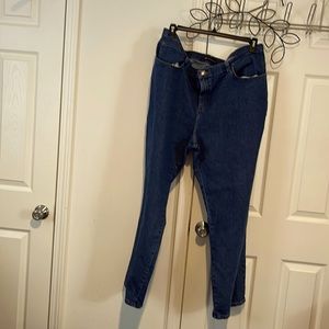 Lee womens plus size 22  relaxed fit.  In Very good shape